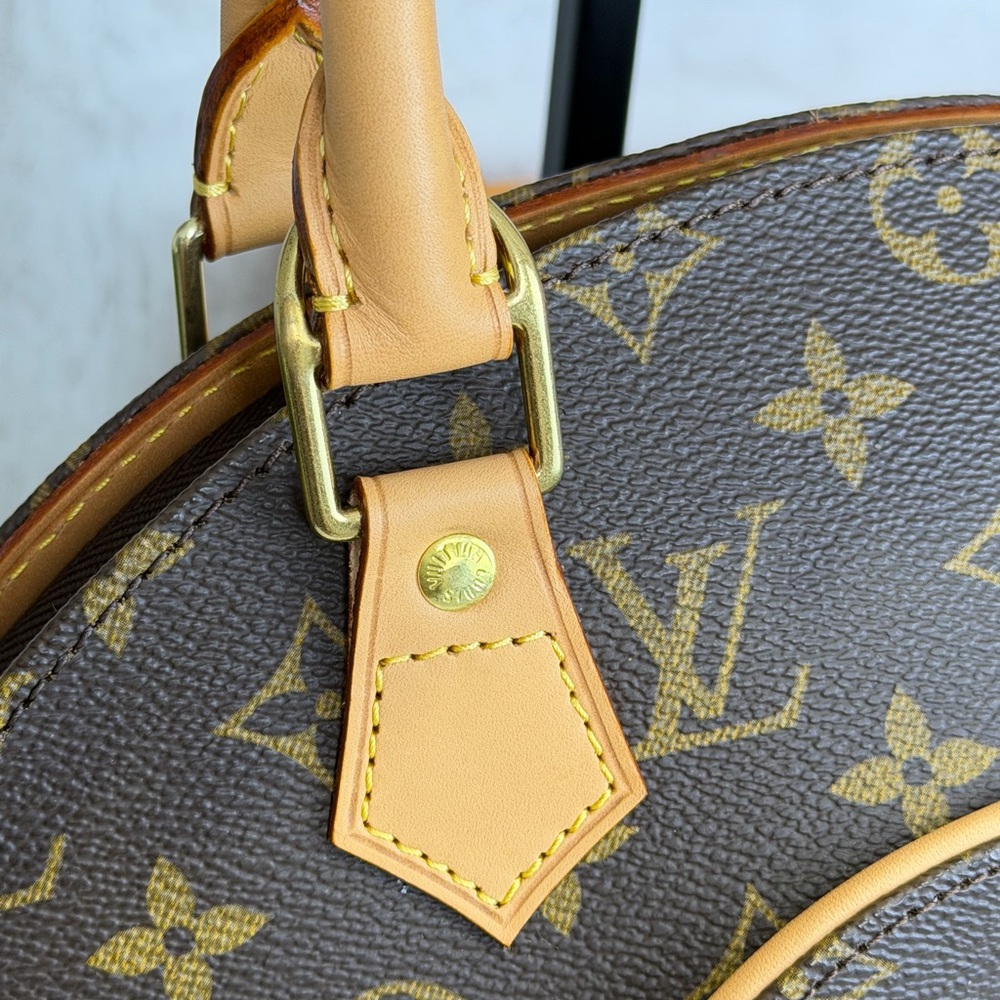Authenticated Louis Vuitton MM Ellipse Monogram Handbag COA included - Picture 4 of 13